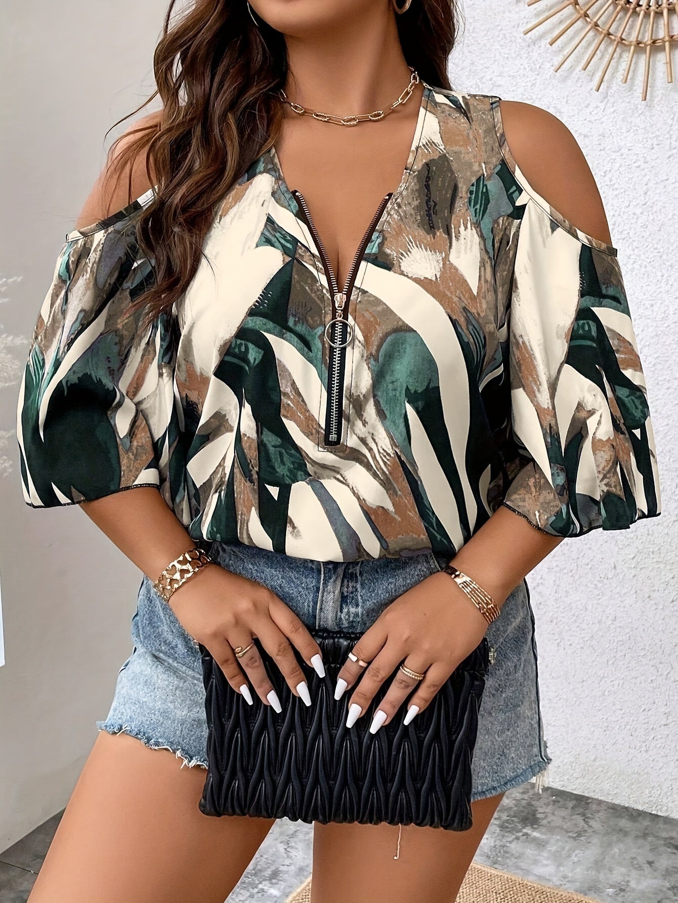 Flirty & Functional: Plus Size Printed Cold-Shoulder Blouse with Zip-Up V-Neck – Ready for Any Occasion