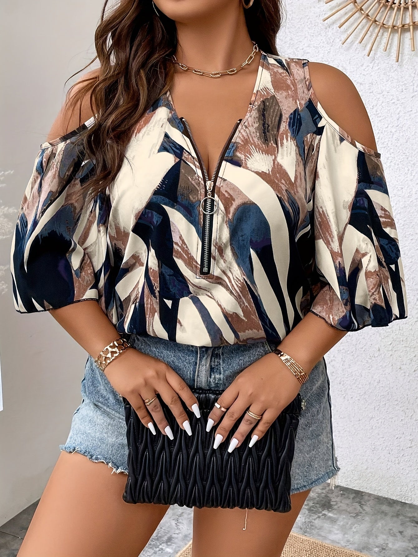 Flirty & Functional: Plus Size Printed Cold-Shoulder Blouse with Zip-Up V-Neck – Ready for Any Occasion