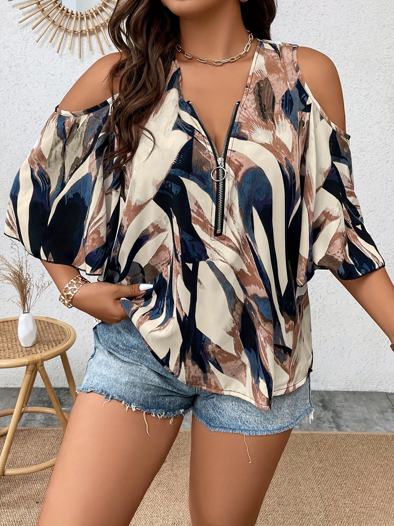 Flirty & Functional: Plus Size Printed Cold-Shoulder Blouse with Zip-Up V-Neck – Ready for Any Occasion