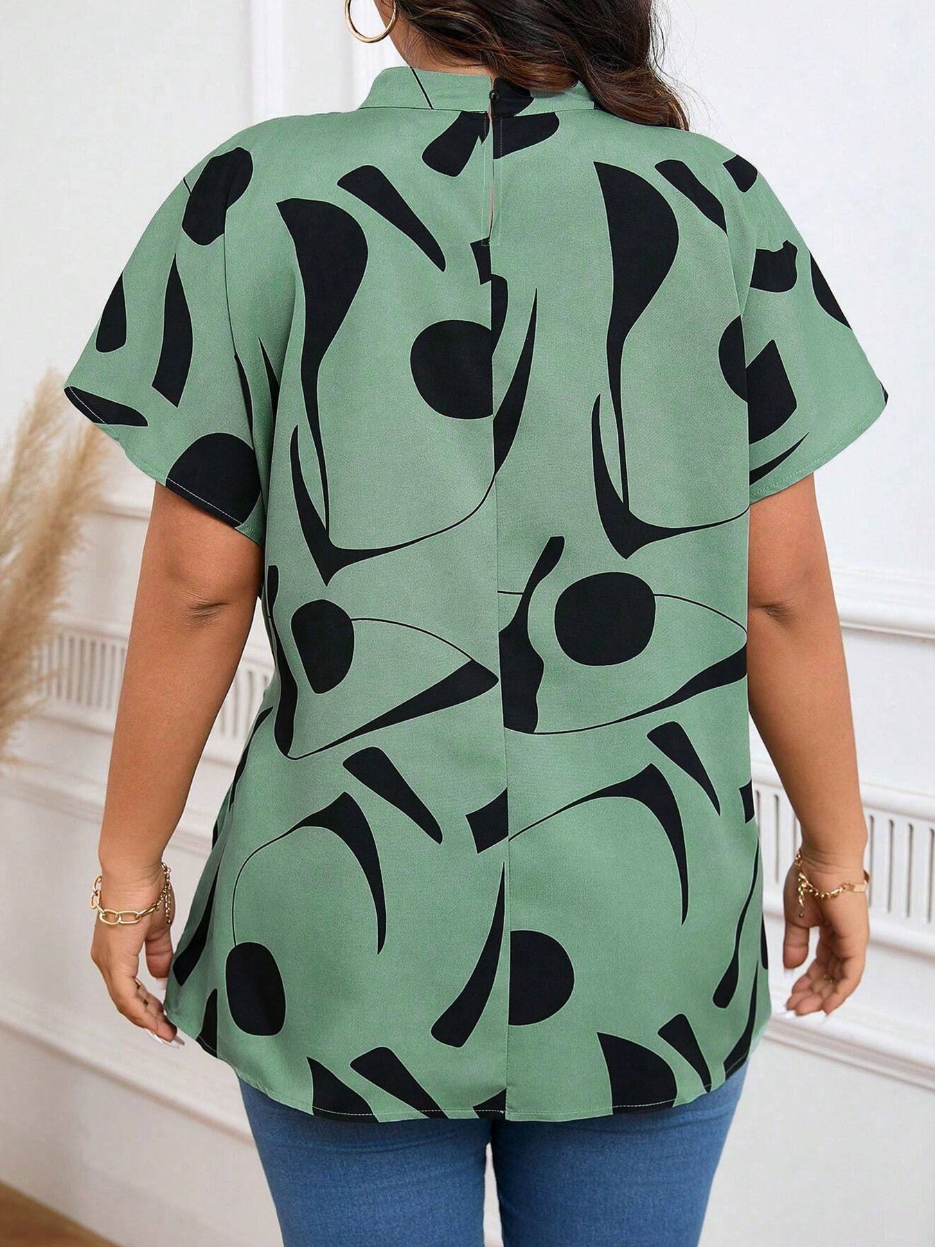 Elegant Plus-size Short Sleeve Summer Blouse